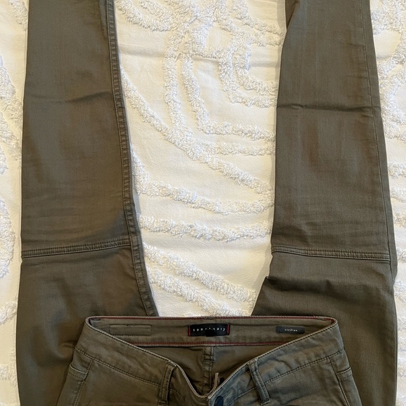 Sanctuary Jeans Civilian Cut in Olive - Picture 4 of 6